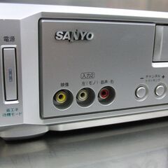 店頭にて動作確認歓迎♪ VHSビデオデッキ サンヨー VZ-H504型 リモコンなし 2004年製 札幌 手稲の画像
