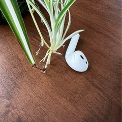 Apple AirPods 第一世代 片耳 R 片方 右耳の画像