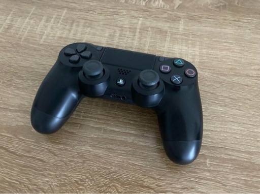 Play Station 4本体、コントローラー、各種配線