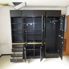 旧診療所で使用していた木製キャビネットです。の画像