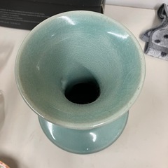 ☆値下げ☆A2507-478   趙京洙作 青色陶器花瓶 魚の持ち手付き 骨董品  の画像