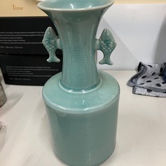 ☆値下げ☆A2507-478   趙京洙作 青色陶器花瓶 魚の持ち手付き 骨董品  の画像