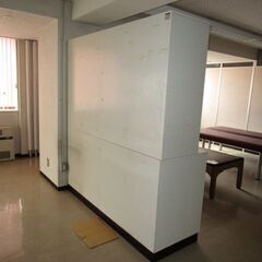 旧診療所で使用していた薬剤棚です。の画像