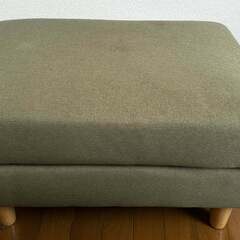 グリーンのオットマン