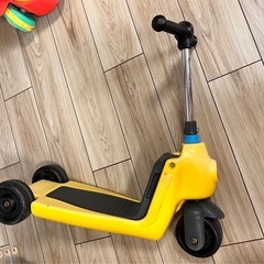 子供用キックボードの画像