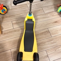 子供用キックボードの画像