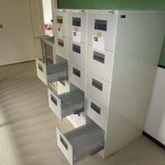 旧診療所で使用していたキャビネットです。の画像