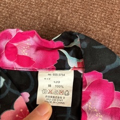 美品　120サイズ　お花柄の浴衣の画像