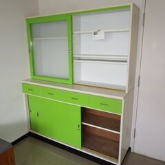 旧診療所で使用していたキャビネットです。