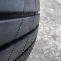 軽自動車用ホイールとタイヤの画像