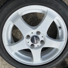 軽自動車用ホイールとタイヤの画像