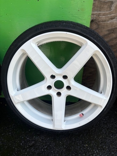 20インチ　白ホイール