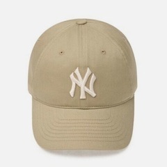 MLB Korea ヤンキース　ベースボールキャップ　BTS テテ着用モデルの画像