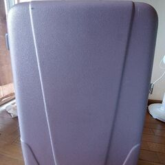 古いキャリーケースの画像