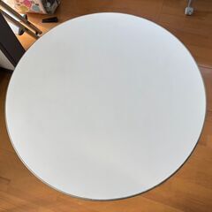 丸テーブルの画像