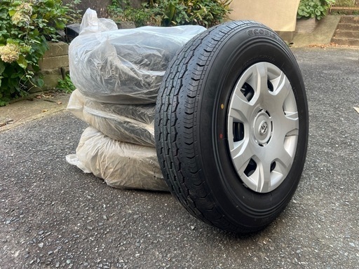 トヨタハイエース　純正タイヤ　ホイール　4本セット 新車外し