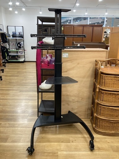 【トレファク高槻店】取りに来られる方限定！【未使用品】イーサブライのテレビスタンドのご紹介です！