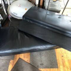 リサイクルショップどりーむ鹿大前店　No.2351　レザーソファ　二人掛け　収納ポケット付き　の画像