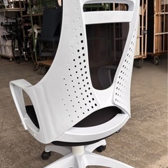 ニトリ ワークチェア「スペイシーMC」  🪑【メッシュ背もたれ／ホワイトフレーム／高さ調整可能】 💴 価格：13,500円（税込）の画像
