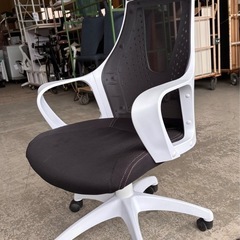 ニトリ ワークチェア「スペイシーMC」  🪑【メッシュ背もたれ／ホワイトフレーム／高さ調整可能】 💴 価格：13,500円（税込）の画像