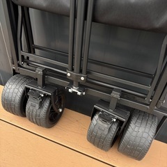 【新品】アウトドア キャリーワゴン キャリーカート ワゴン 大型タイヤ ブラック ストッパー付折りたたみ の画像
