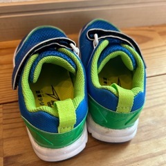 美品　瞬足スニーカー　16cmの画像