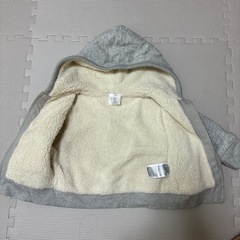 子供服のGAP モコモコパーカー　90cmの画像