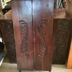 アンティークなドレッサーの画像