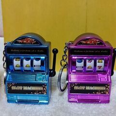 スロット（777）キーホルダー4個＆置き型の画像
