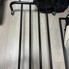 IKEA ハンガーラックと絨毯セットの画像