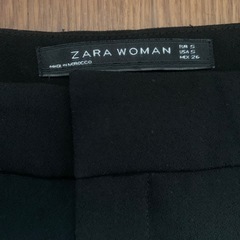 ZARAのサイドフリル付きパンツの画像