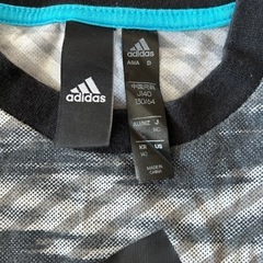 adidas ロンTの画像