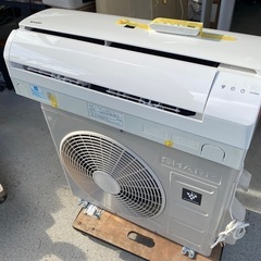 お薦め品‼️分解洗浄済み‼️激安‼️シャープルームエアコン 6-8畳用2.2 kW2017年の画像