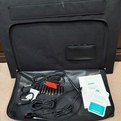 AUKEY ポータブル電源Power Studio 300ブルーとソーラーパネルの画像