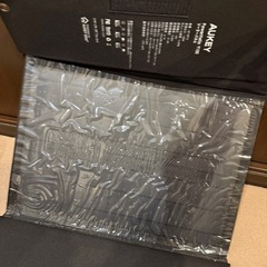 AUKEY ポータブル電源Power Studio 300ブルーとソーラーパネルの画像