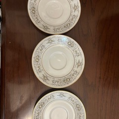 ノリタケ　アイボリーチャイナ　ティーカップ＆ソーサー×3の画像
