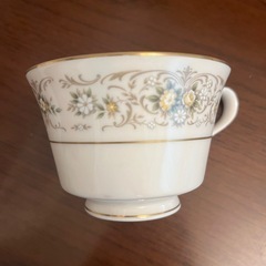 ノリタケ　アイボリーチャイナ　ティーカップ＆ソーサー×3の画像
