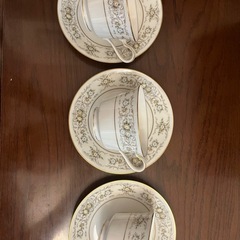 ノリタケ　アイボリーチャイナ　ティーカップ＆ソーサー×3の画像