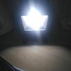 充電式投光器の画像