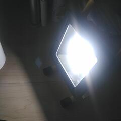 充電式投光器の画像