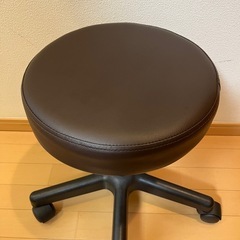 キャスター付き椅子の画像