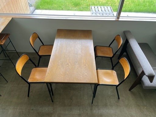 【カフェ閉店】テーブル＆チェア4脚セット（1セット9万円／全3セットあり・引き取り歓迎）