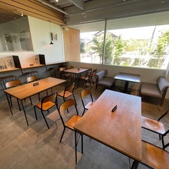【カフェ閉店】テーブル＆チェア4脚セット（1セット9万円／全3セットあり・引き取り歓迎） の画像