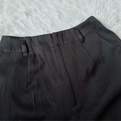 センタープレス スラックス ワイドパンツ チャコールの画像