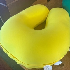 【ジモティー限定SALE】7700→5500円　Yogibo Support ヨギボー サポート ビーズクッション ビーズソファ クッション ソファ シンプル インテリア リラックス イエローの画像