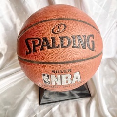 【美品】SPALDING スポルディング7号 バスケットボール　台　空気入れ付きの画像