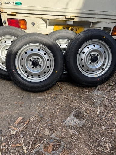 未使用品の軽自動車のDUNLOP鉄チンホイール4本セット値引きしました。
