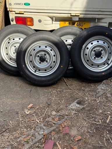 未使用品の軽自動車のDUNLOP鉄チンホイール4本セット値引きしました。
