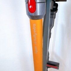 ダイソン Dyson V8 Fluffy Extra 掃除機　の画像