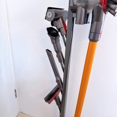 ダイソン Dyson V8 Fluffy Extra 掃除機　の画像